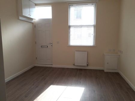 2 bedroom townhouse to rent - Photo 4