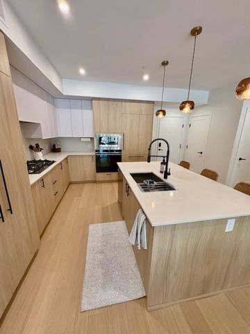 Stunning Top Floor Unit – ZARA 2 - Photo 4