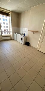 Location Appartement 1 pièce 37m² LYON 3ème - Photo 3