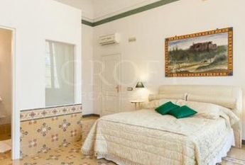 Center-Historic Jewish Quarter: Elegant apartment situated in beautiful Palazzo Nobiliare. Entrance, spacious living with original wood frescoed ceilings, large modern dining and kitchen, 4 bedrooms, 4 Baths, small terrace. #1527