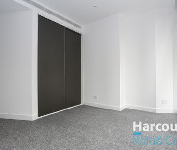 Stunning Like New Apartment! - Photo 4