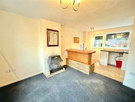 Campion Gardens, Chard, Somerset, TA20 - Photo 2