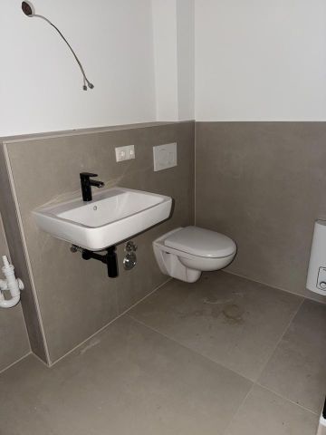 Nur für Physio oder Ergotherapeut Charmante sanierte 2 oder 3-Zimmer-Altbauwohnung Neubau-Standard. - Photo 2