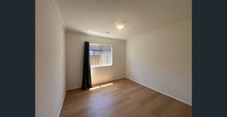 Newly renovated 5 Bedrooms house near schools - Photo 3