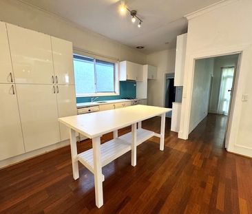 Comfortable Family Home Close to All Desirable Amenities - Photo 3