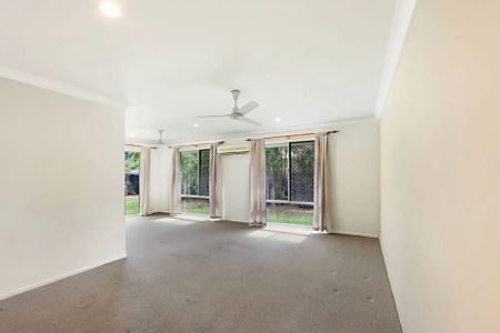 2 Wallace Circuit, Kirwan. - Photo 5