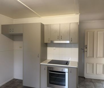 Tidy Home Close to Town and Park - Photo 4