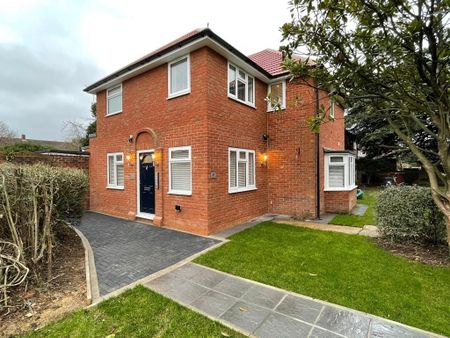 6 bedroom detached house to rent - Photo 4