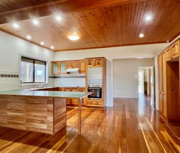 BIG HOUSE WITH BIG SPACE AND STORAGE - Photo 3