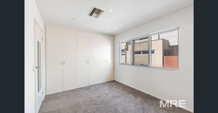 Easy living in a fantastic location - Photo 4