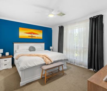 Modern family home with theatre room and workshop. - Photo 6