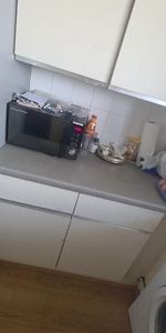 1 bedroom in a flat share to rent - Photo 3