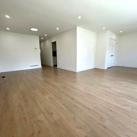 For Lease - 8 Devins Drive Unit# Main Floor, Aurora, Ontario - Photo 1