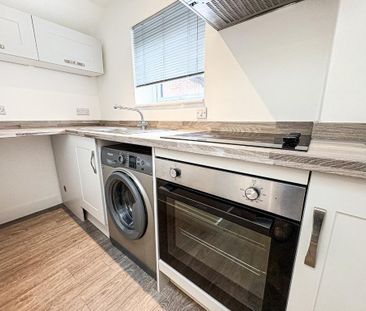 1 bedroom semi-detached house to rent - Photo 4