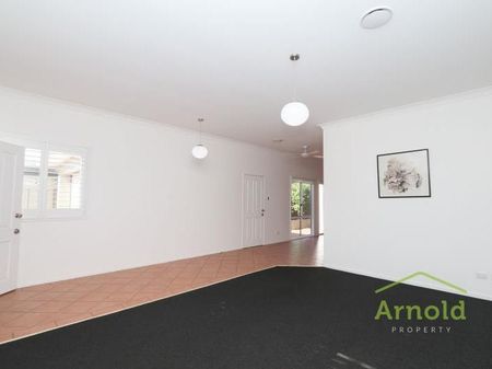 Beautiful 3 Bedroom Home in Merewether - Photo 4