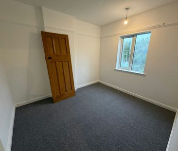 Terraced House to rent on - Photo 5