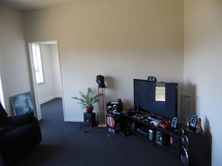 Fully furnished home at a central location - Photo 2