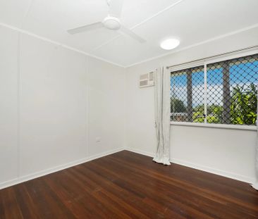 Spacious & Practical Living! - Photo 2