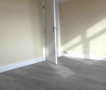 3 bedroom end of terrace house to rent - Photo 2