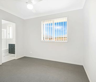 "Modern and Low-Maintenance" - Photo 3