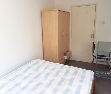 3 bedroom flat to rent - Photo 3