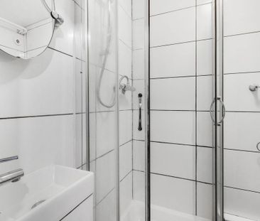 3 bedroom flat to rent - Photo 4