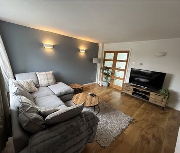 A well presented, recently refurbished 3 bedroom semi-detached hous... - Photo 2