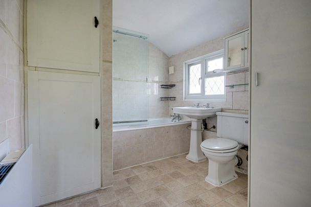 The Green, Jockey End, Gaddesden Row, HP2 6HR - Photo 1