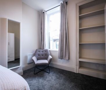 Modern second floor apartment situated next to Lancaster Castle Flat C - Photo 2