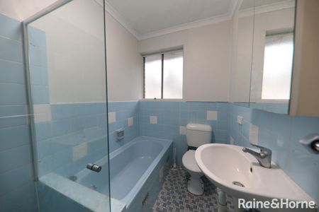 Fantastic furnished two bedroom in the heart of Kensington - Photo 5