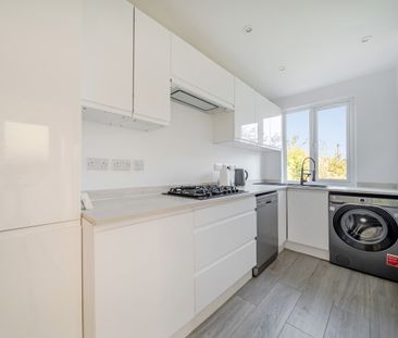 4 bedroom terraced house to rent - Photo 5