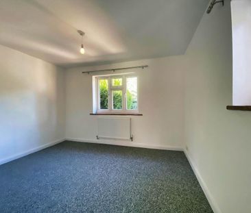 4 bedroom semi-detached house to rent - Photo 3