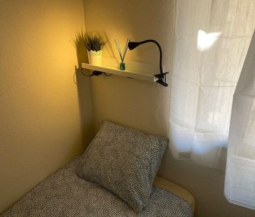 Calle de Valderrobres, Madrid, Community of Madrid 28022 - Photo 5