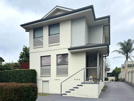 Charming Coastal Retreat in Blue Bay - Photo 4