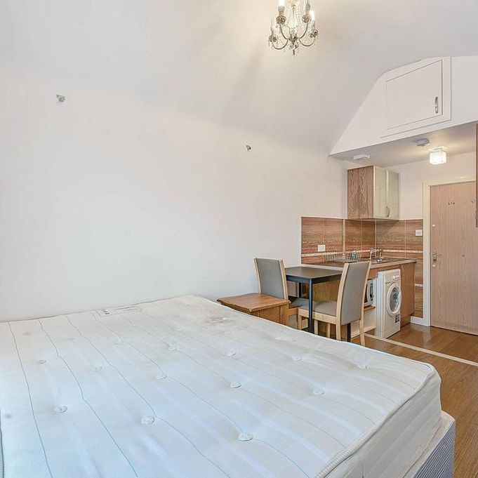 Studio to rent - Photo 1