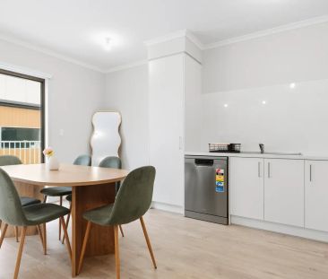 Stylish & Contemporary Living in the Heart of Prospect - Photo 4