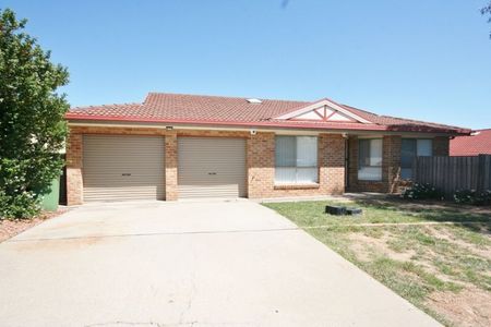 Three bedroom home - Photo 3