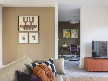 A brand new four bedroom house with a private garden in the heart of Eddington, Cambridge. Part of Present Made, a new neighbourhood designed to offer the ultimate rental experience. - Photo 4