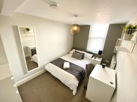 6 bedroom house of multiple occupation to rent - Photo 3