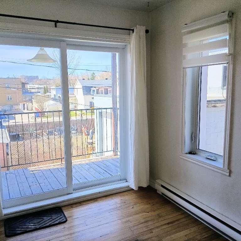 Chaleureux 4 1/2 à deux pas du Centre-Ville (Animaux acceptés) - Photo 1
