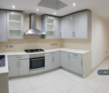 4 bedroom terraced house to rent - Photo 5