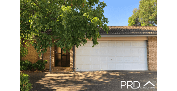 SUPERB VILLA IN QUIET COMPLEX - Photo 1