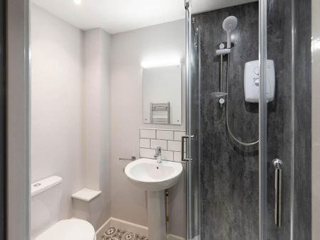 1 bedroom in a flat share to rent - Photo 4