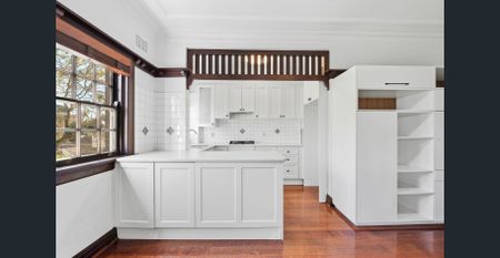 Top floor 3 bedroom apartment moments from Crows Nest Village - Photo 5