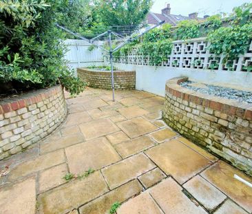 2 bedroom end of terrace house to rent - Photo 3