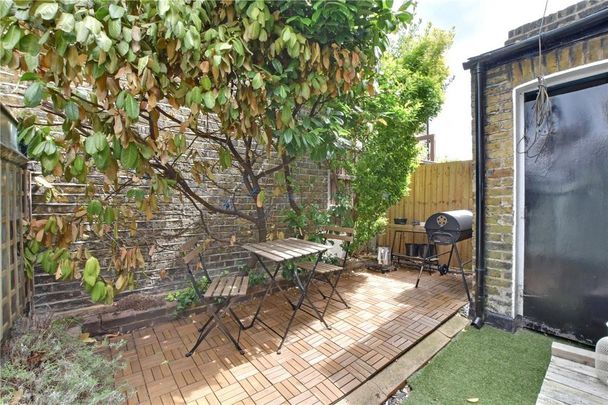 3 bedroom terraced house to rent - Photo 1