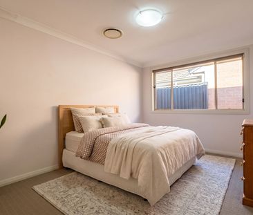 MODERN HOME, FRESHLY PAINTED! - Photo 3