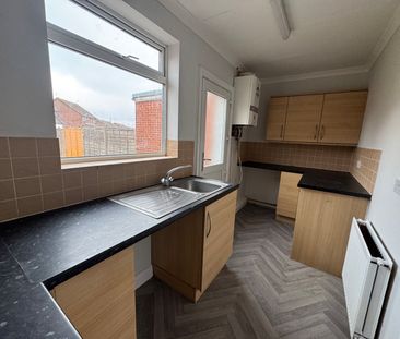 2 bedroom terraced house to rent - Photo 2