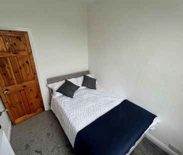 Graham Grove - x 2 BEDROOMS AVAILABLE NOW, - Photo 5