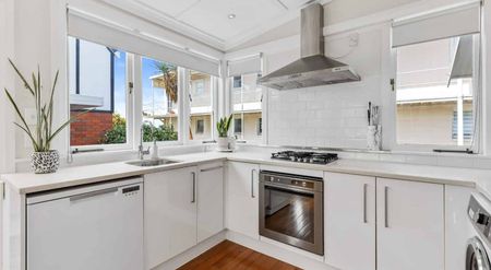 Modern & Stylish Living – Prime Location - Photo 3